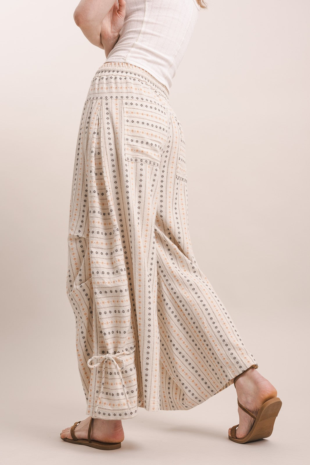 BLUEVELVET - Floral Textured Fabric Wide Leg Pants