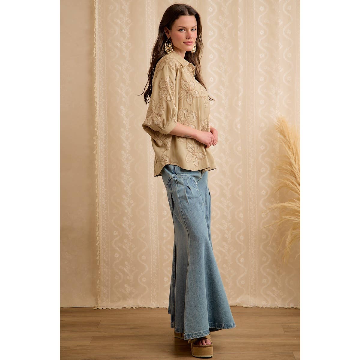 TAUPE FLORAL EMBROIDERED BUTTON DOWN BLOUSE