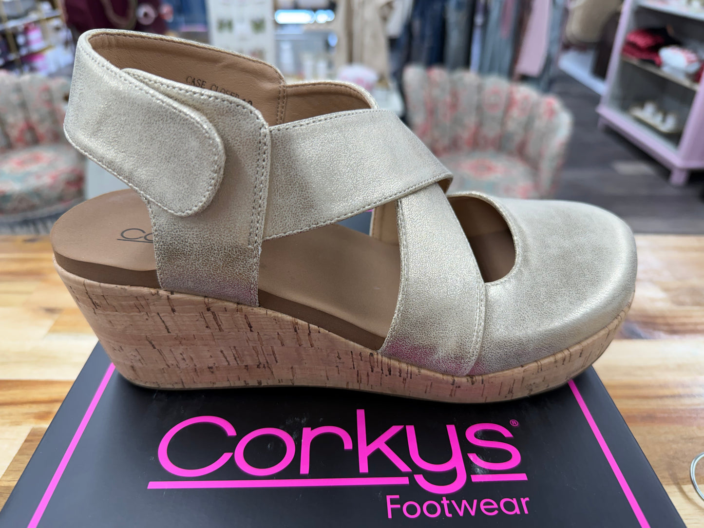 Corkys- Case Closed Gold Wash Metallic