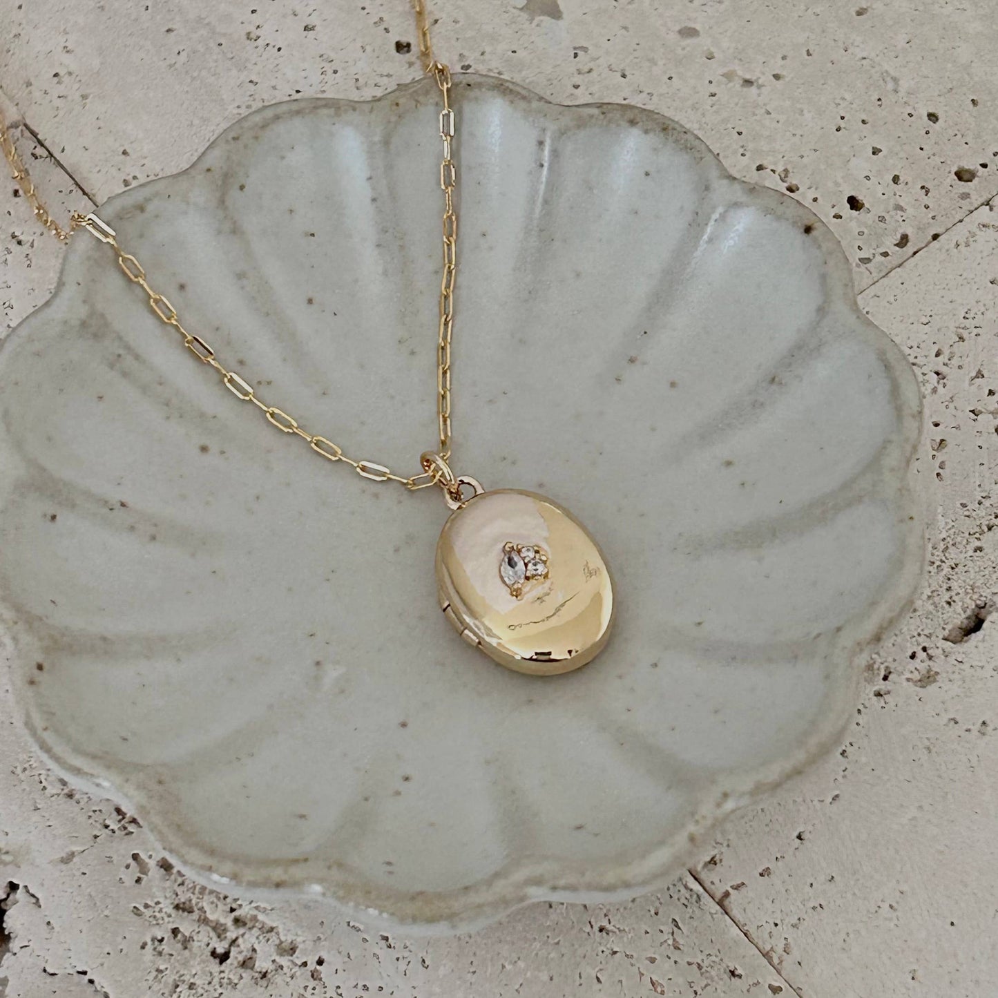 Oval Locket Pendant Necklace | 18K Gold Filled Paperclip Chain