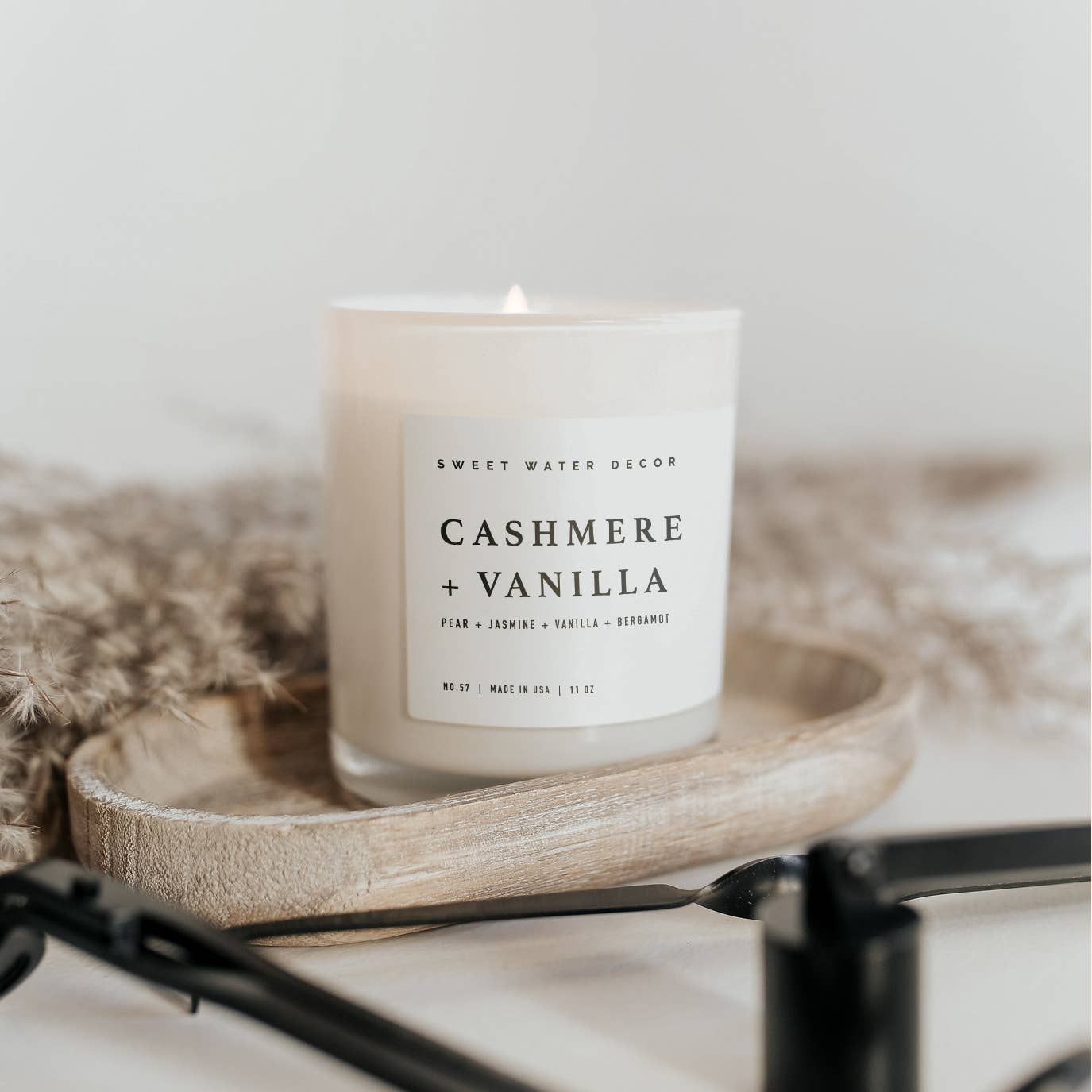 Cashmere and Vanilla 11 oz Soy Candle - Home Decor & Gifts Sweet Water Decor