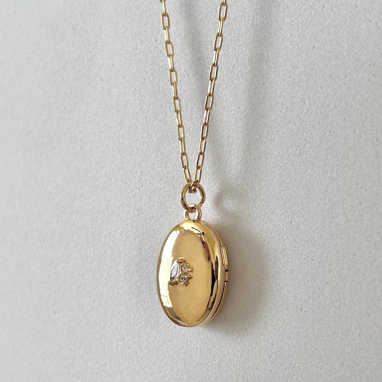 Oval Locket Pendant Necklace | 18K Gold Filled Paperclip Chain