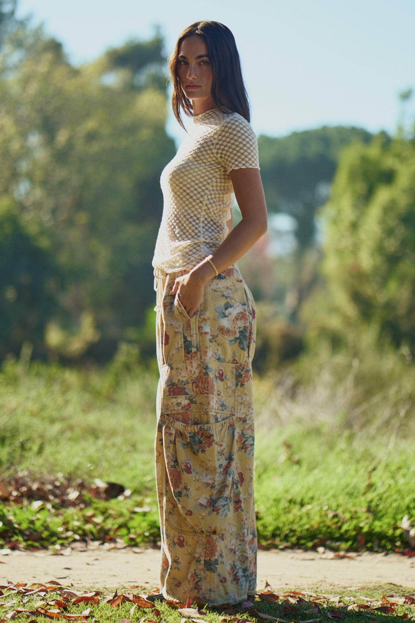 FLOWER PRINTED DENIM WAIST DROPPED POCKETS PANT