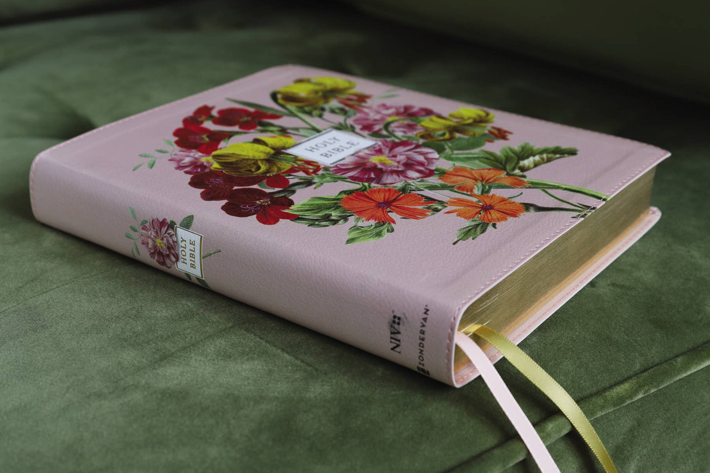 NIV Artisan Collection Bible Leathersoft Blush Floral - 926 West