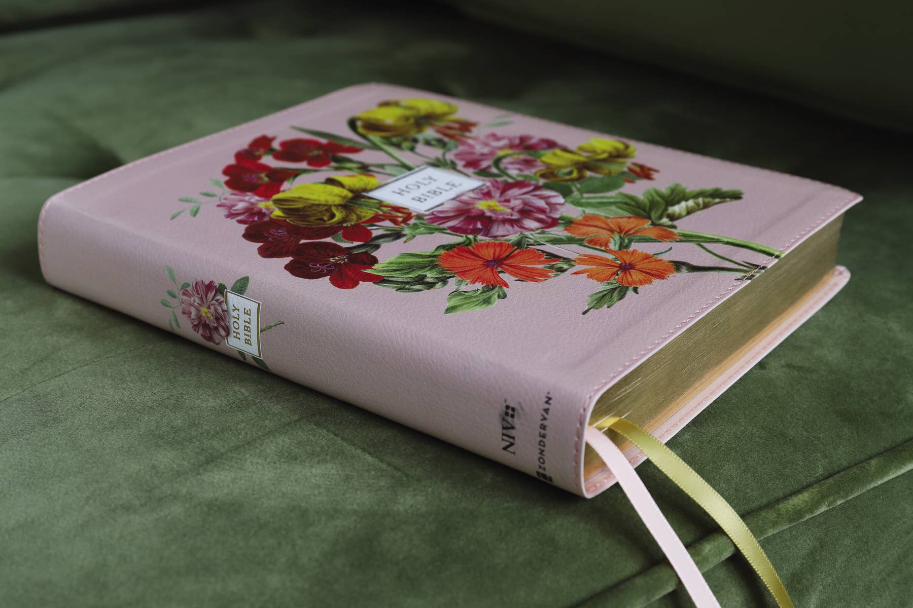 NIV Artisan Collection Bible Leathersoft Blush Floral - 926 West
