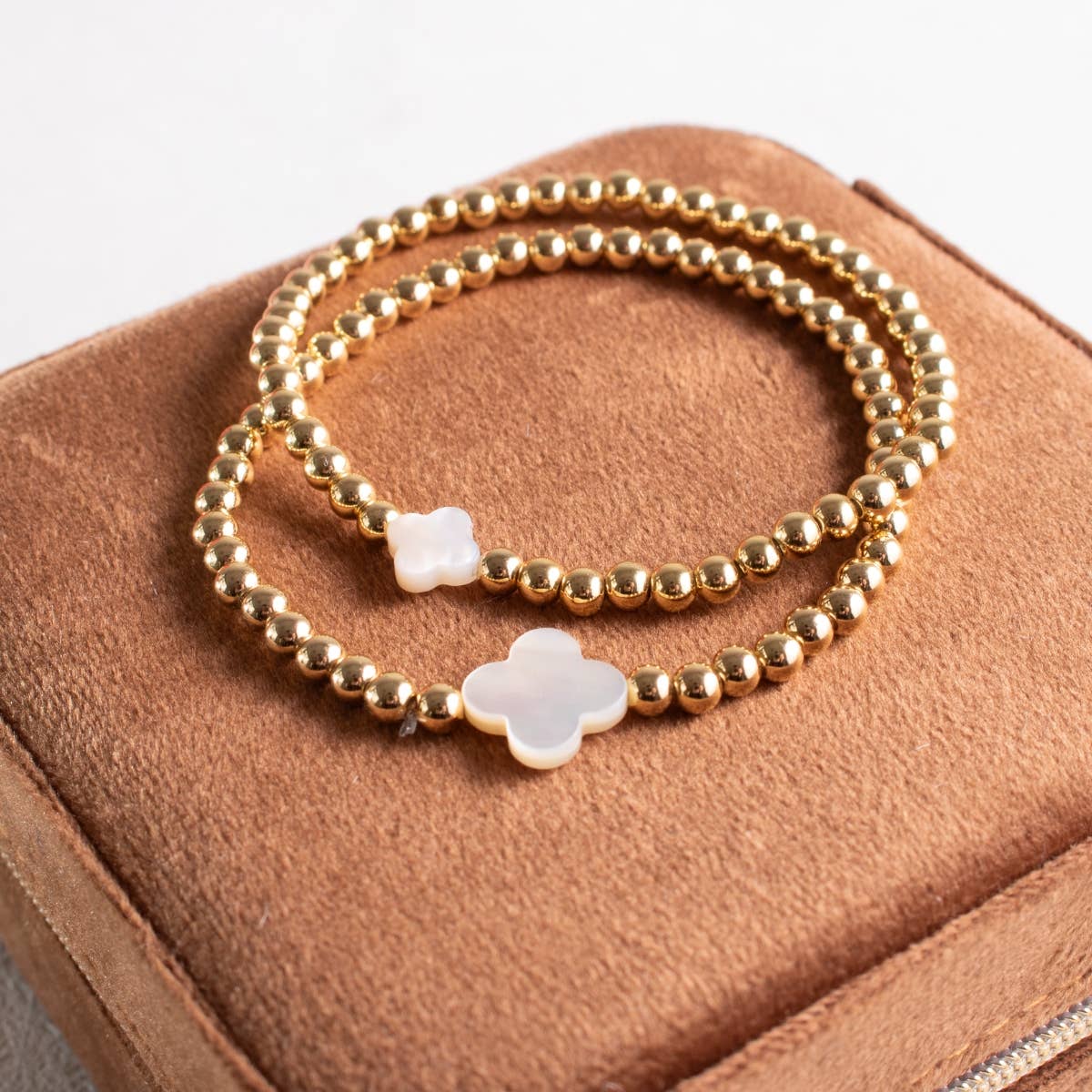 Splendid Iris 4mm Bracelet With Shell Quatrefoil Accents B3381