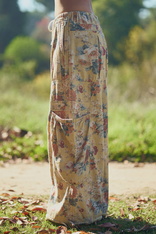 FLOWER PRINTED DENIM WAIST DROPPED POCKETS PANT