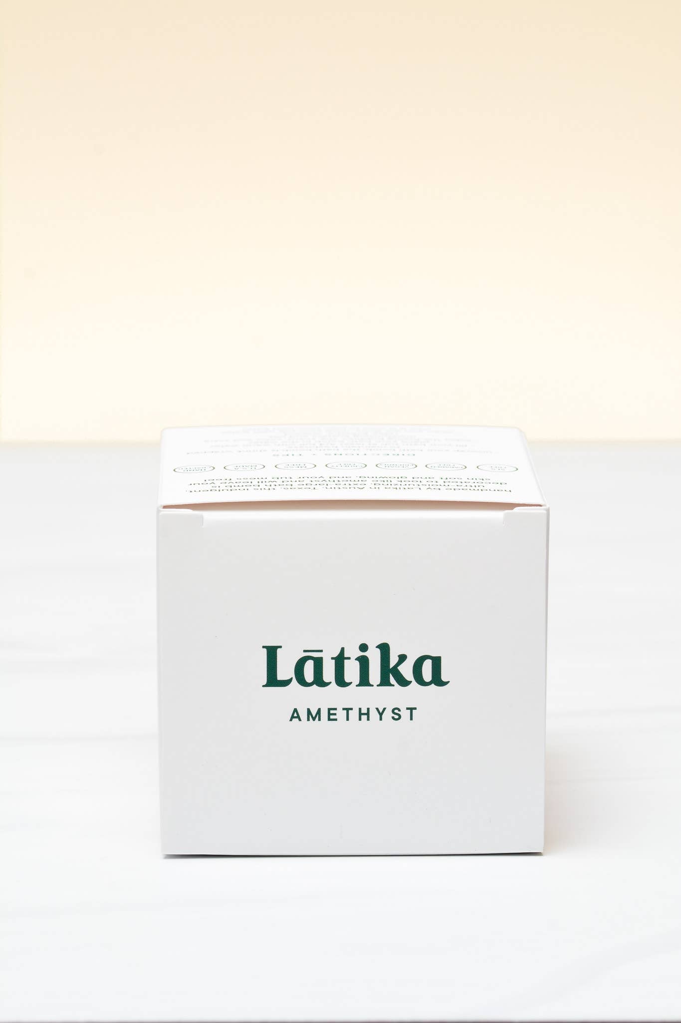 Crystal bath bomb 🌸 Wellness gift - Geode - Amethyst 💎 Latika Beauty