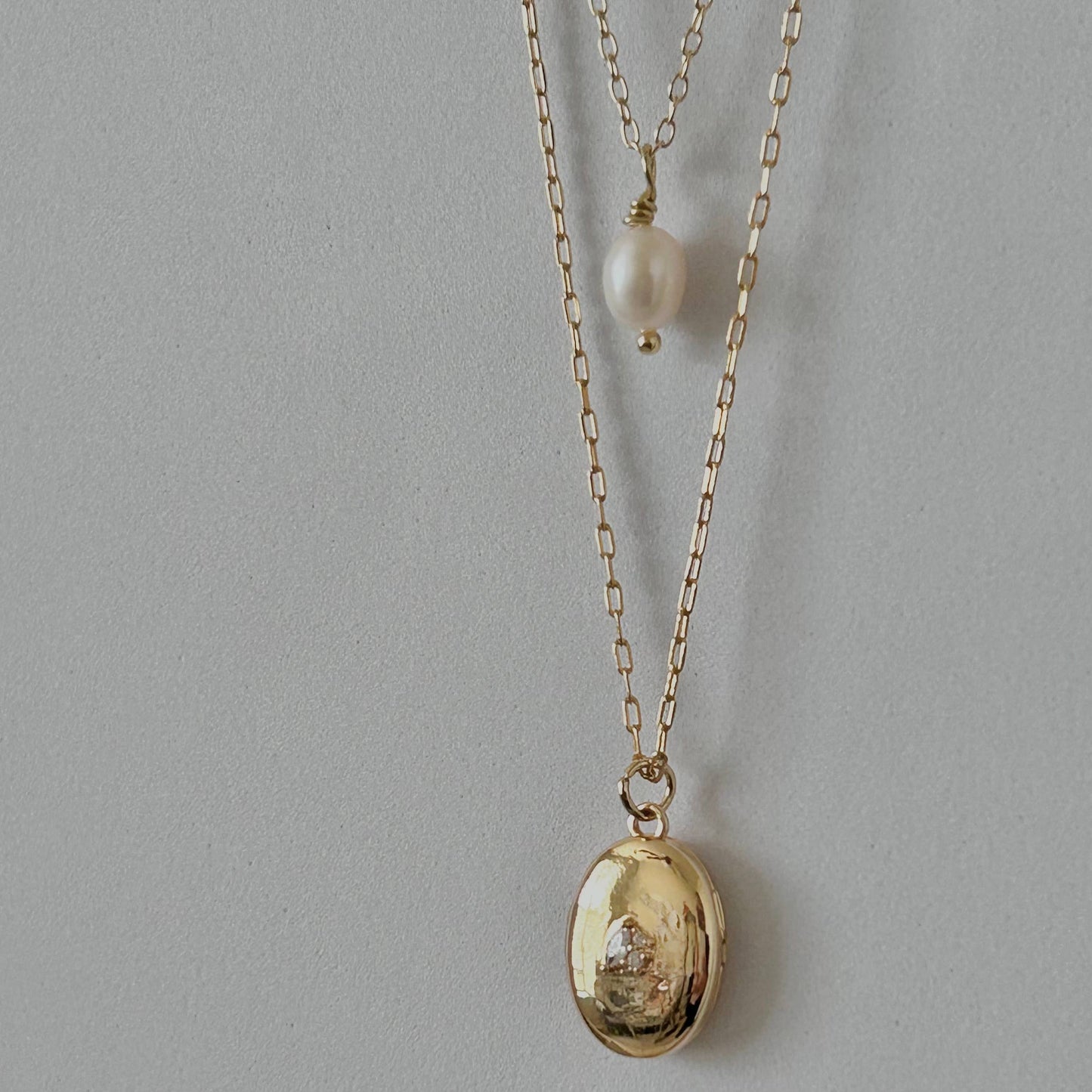 Oval Locket Pendant Necklace | 18K Gold Filled Paperclip Chain