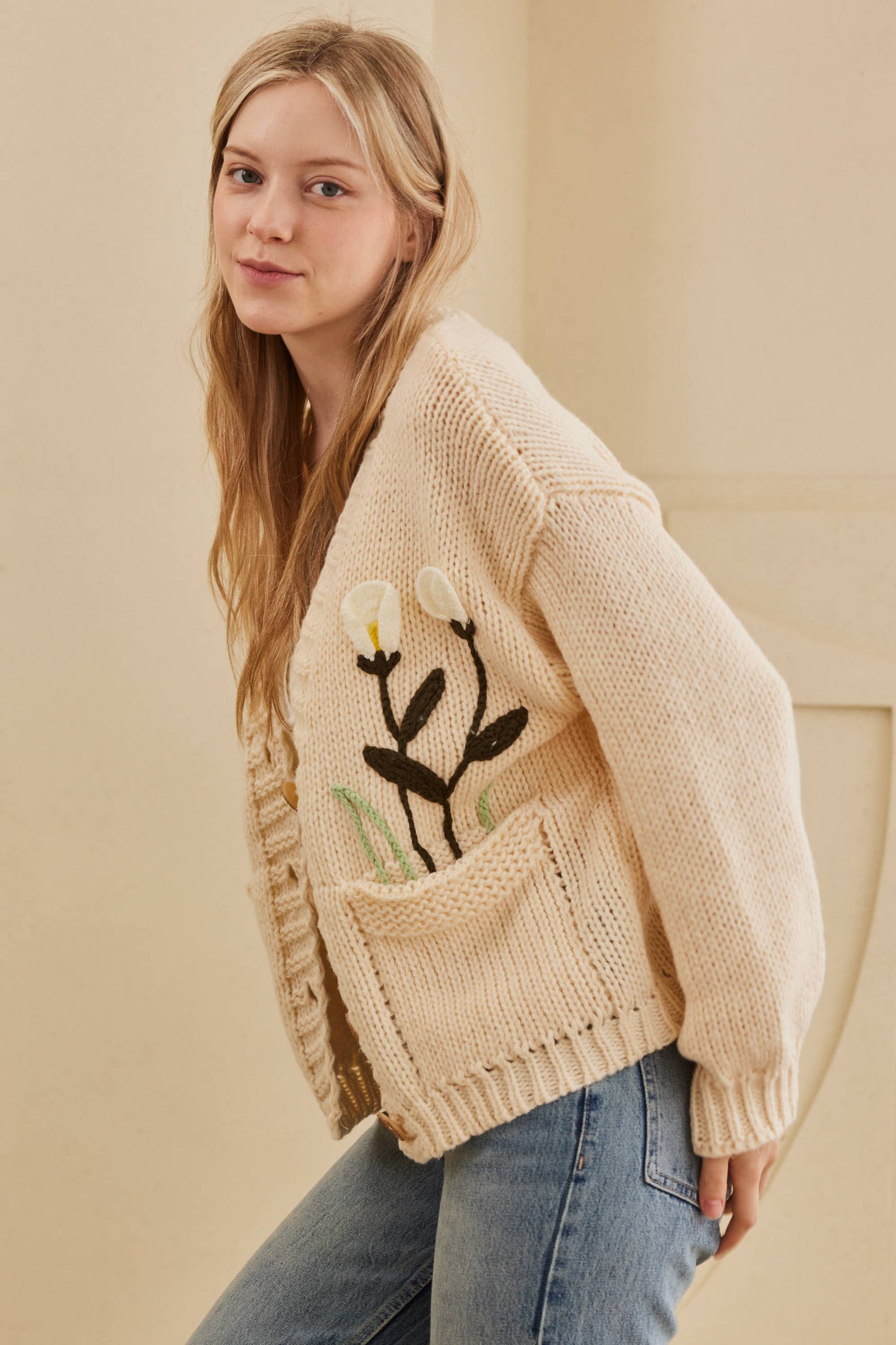 Flower Embroidered Knit Cardigan Mello.