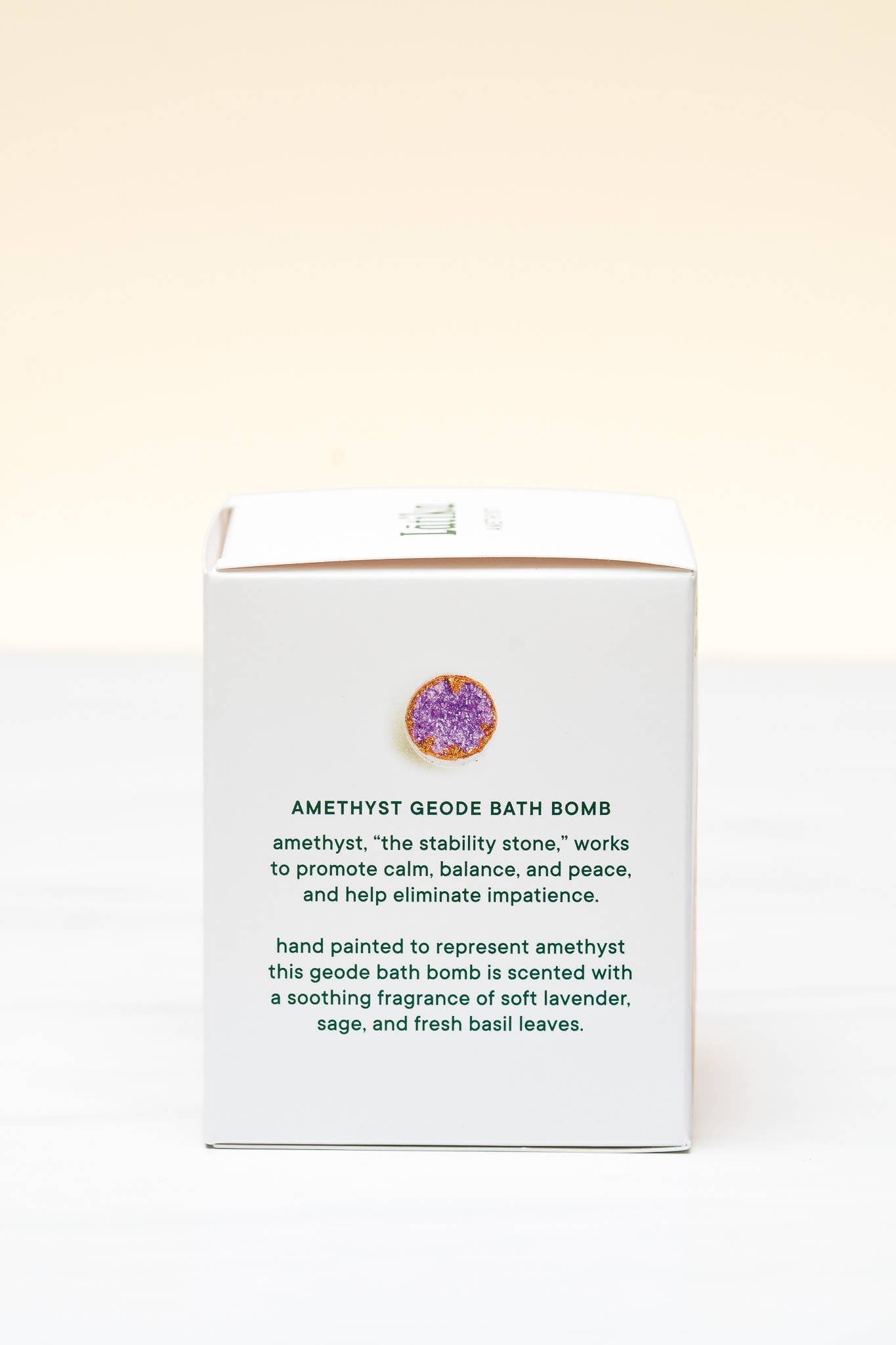 Crystal bath bomb 🌸 Wellness gift - Geode - Amethyst 💎 Latika Beauty