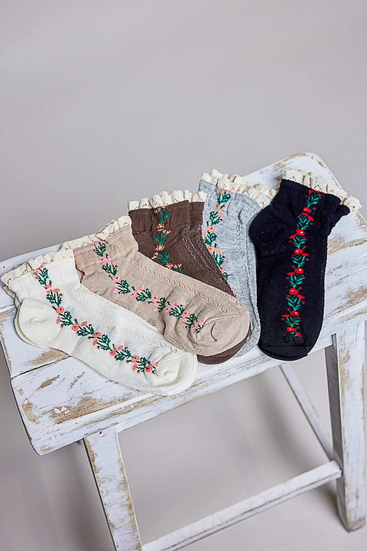 Pol Vintage Cable Knit Floral Embroidery Lace Ruffle Crew Socks