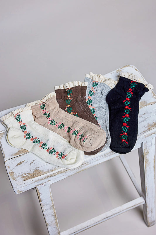 Vintage Cable Knit Floral Embroidery Lace Ruffle Crew Socks