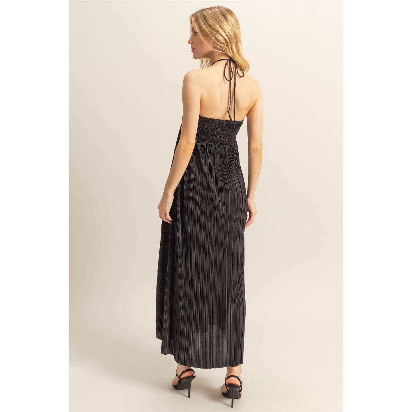 VERY J - Plisse Halter Neck Flowy Maxi Dress