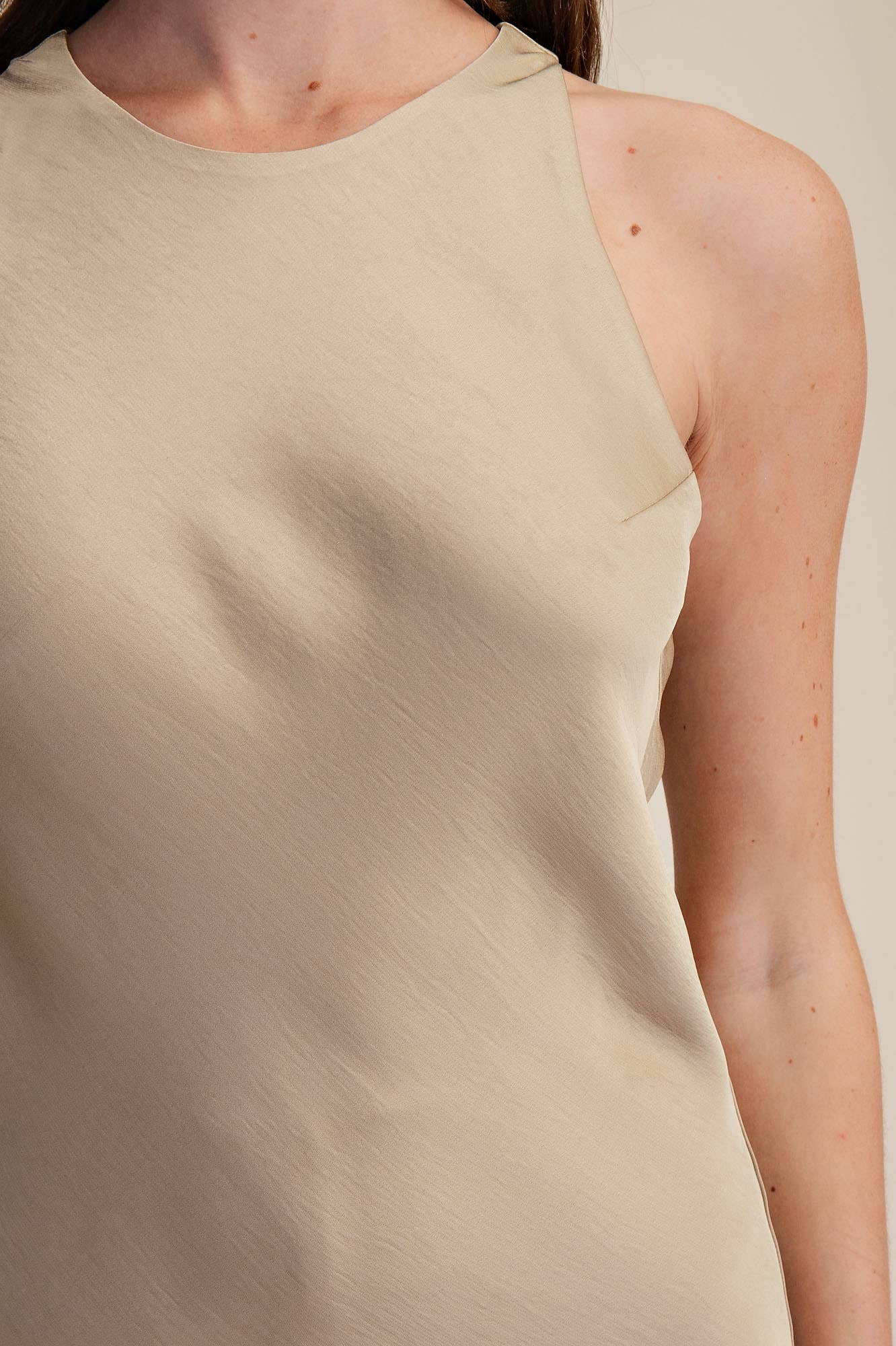 GLAM - Round-Neck Sleeveless Minimalist Top