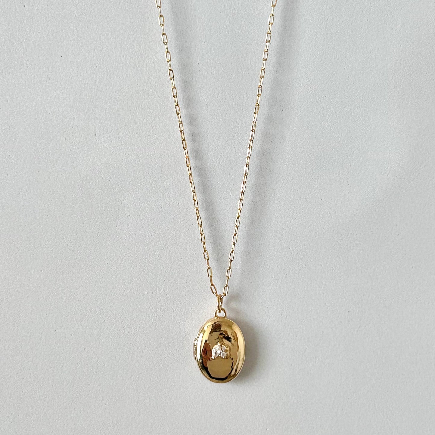 Oval Locket Pendant Necklace | 18K Gold Filled Paperclip Chain