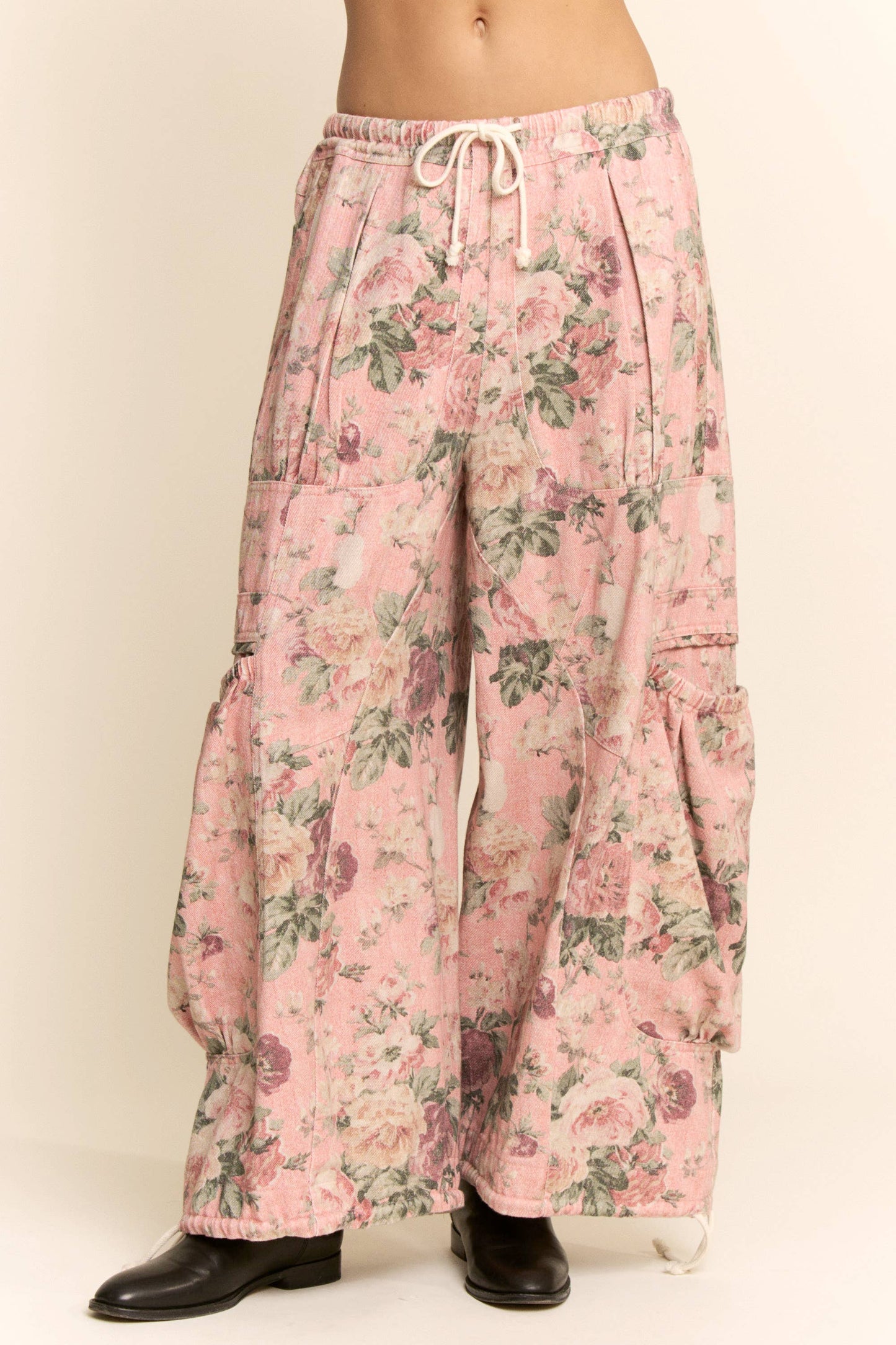 FLOWER PRINTED DENIM WAIST DROPPED POCKETS PANT