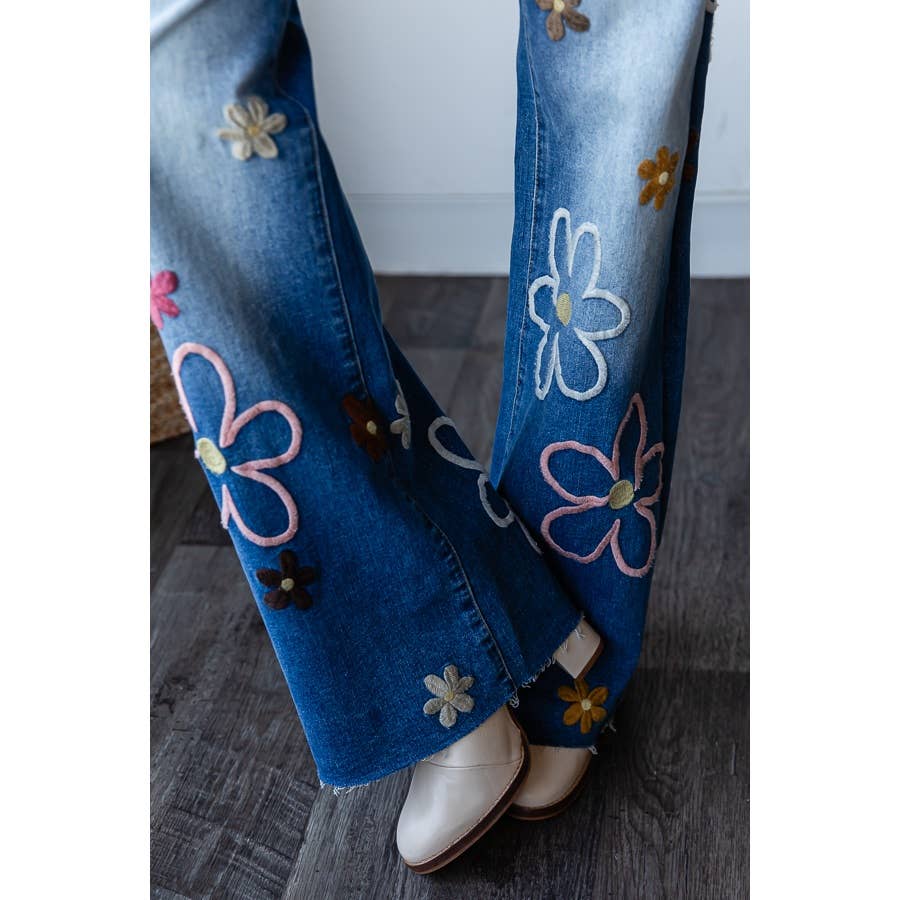 MULTICOLOR FLOWER EMBROIDERED WASHED DENIM JEANS Oli&Hali