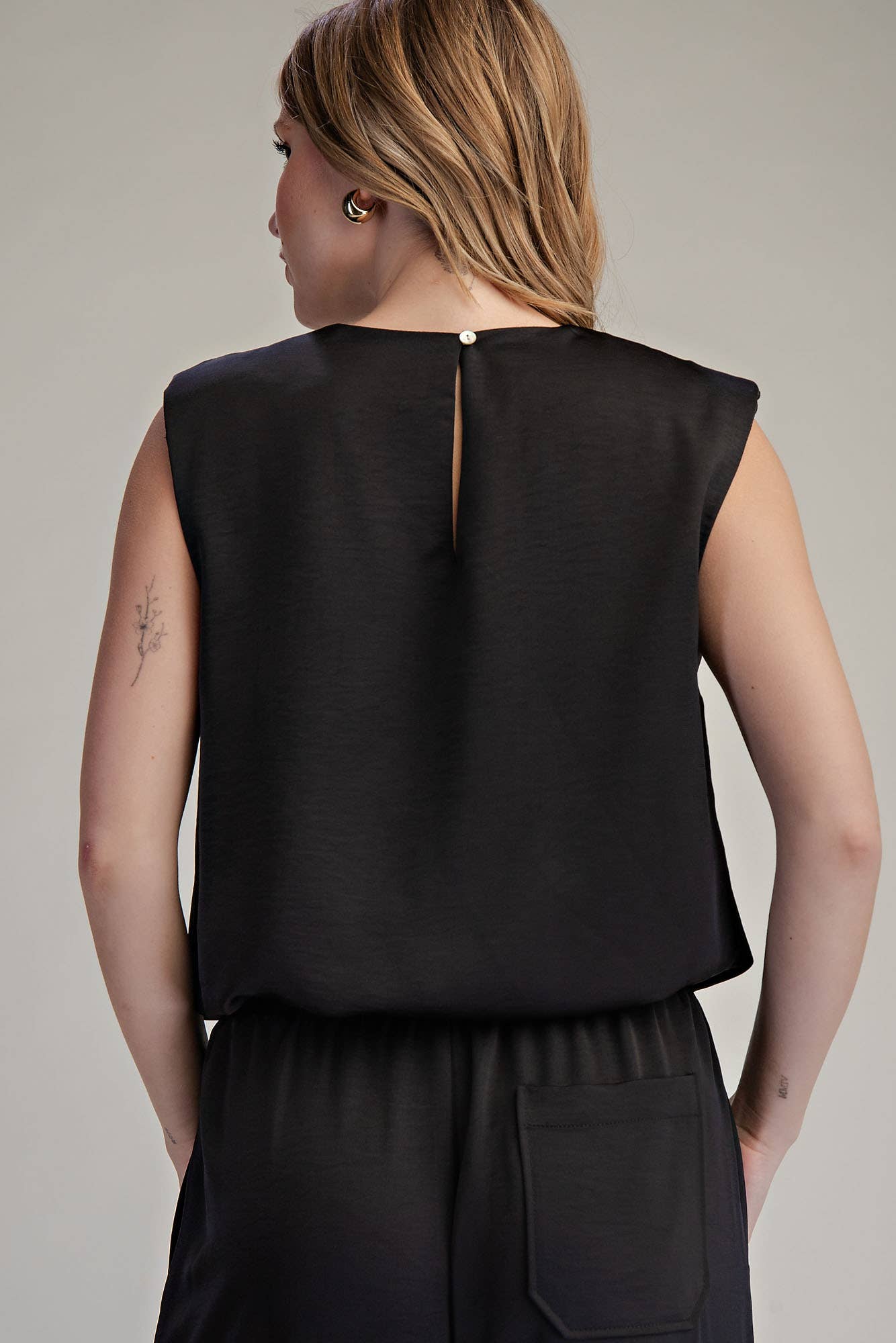 Round Neck Shoulder Padded Top in Black