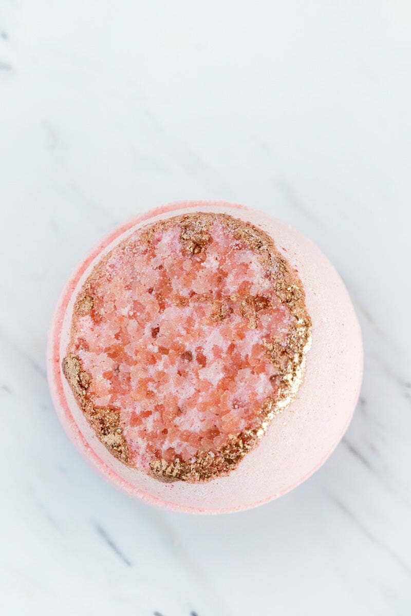 Crystal bath bomb 🌸 Wellness gift - Geode - Rose Quartz Latika Beauty