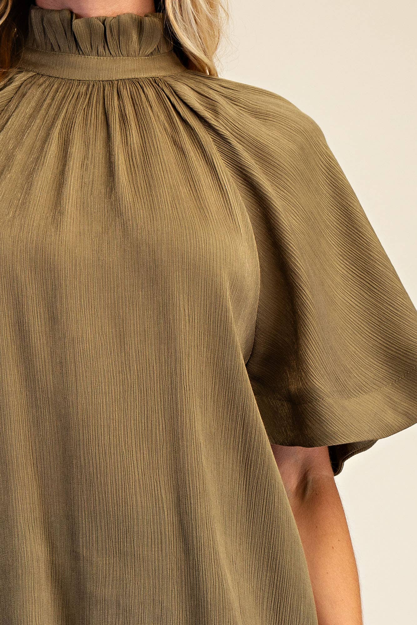 Ruffle Neck Raglan Sleeve Blouse in Green