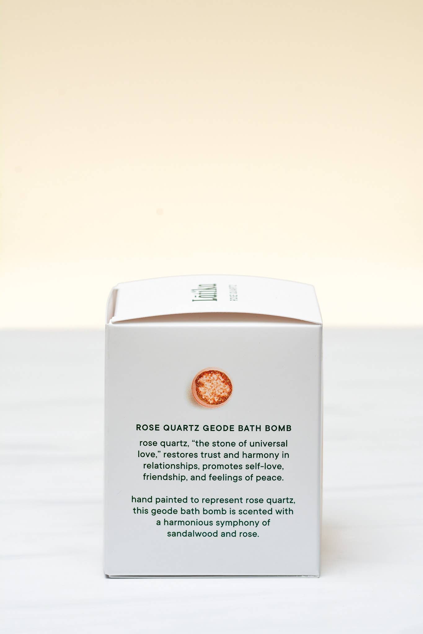 Crystal bath bomb 🌸 Wellness gift - Geode - Rose Quartz Latika Beauty