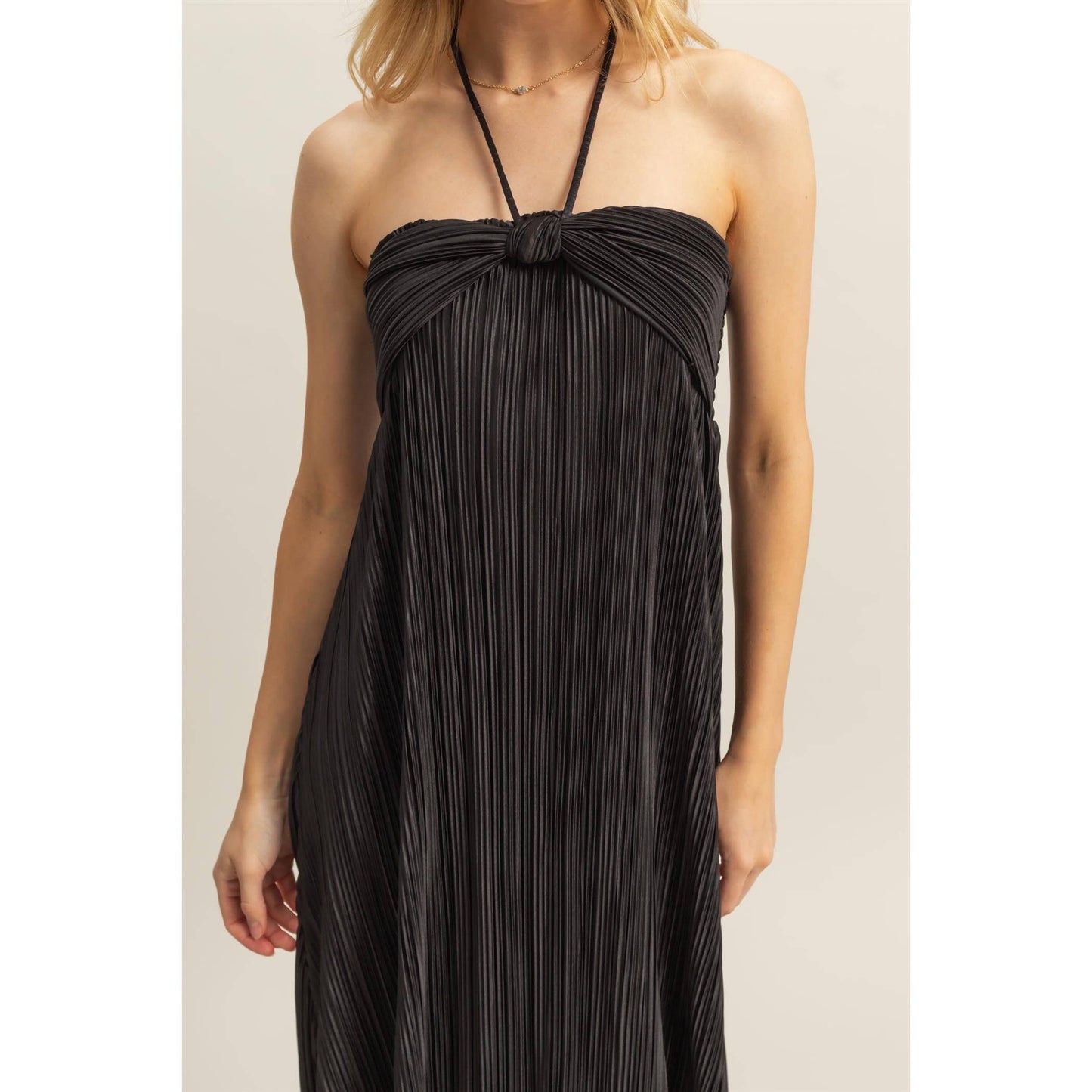 VERY J - Plisse Halter Neck Flowy Maxi Dress