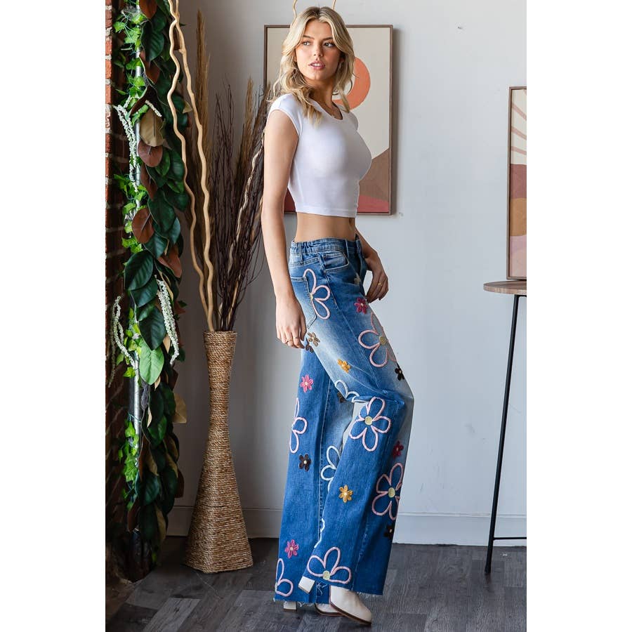 MULTICOLOR FLOWER EMBROIDERED WASHED DENIM JEANS Oli&Hali