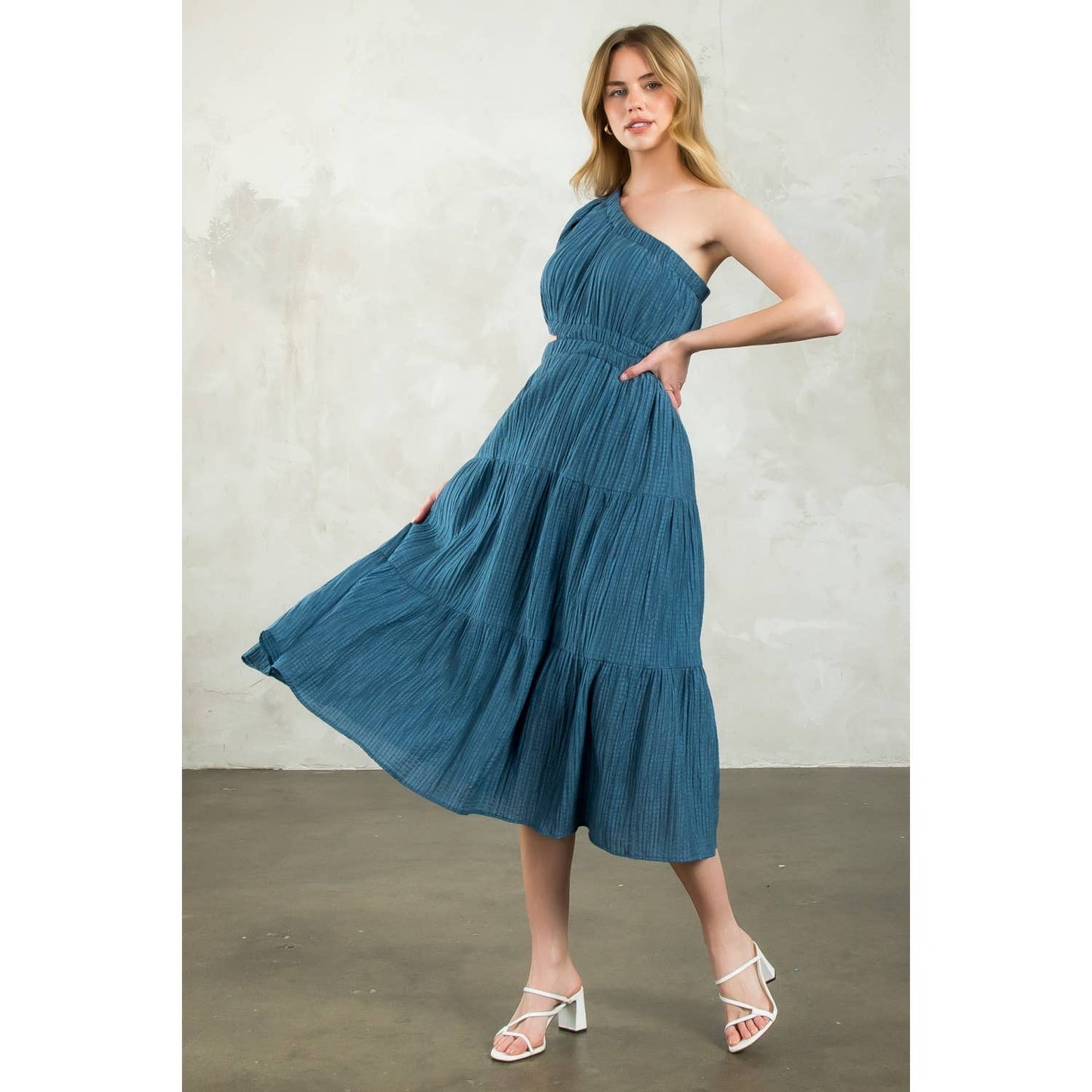 Women's One Shoulder Puff Sleeve Textured Dress THML