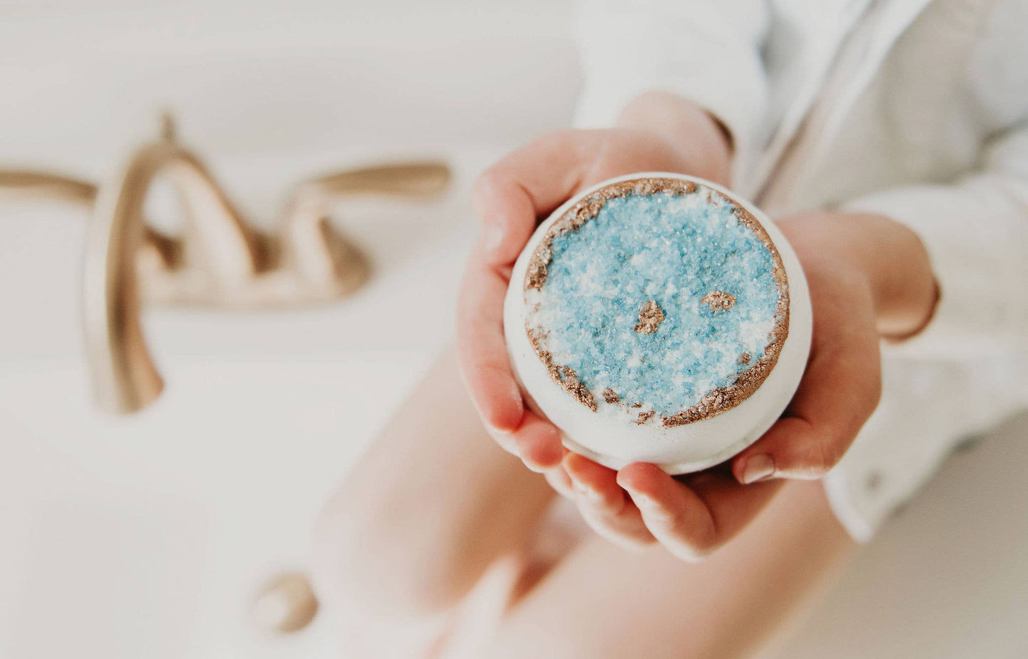 Crystal bath bomb 🌸 Wellness gift - Turquoise, Blue + Gold Latika Beauty