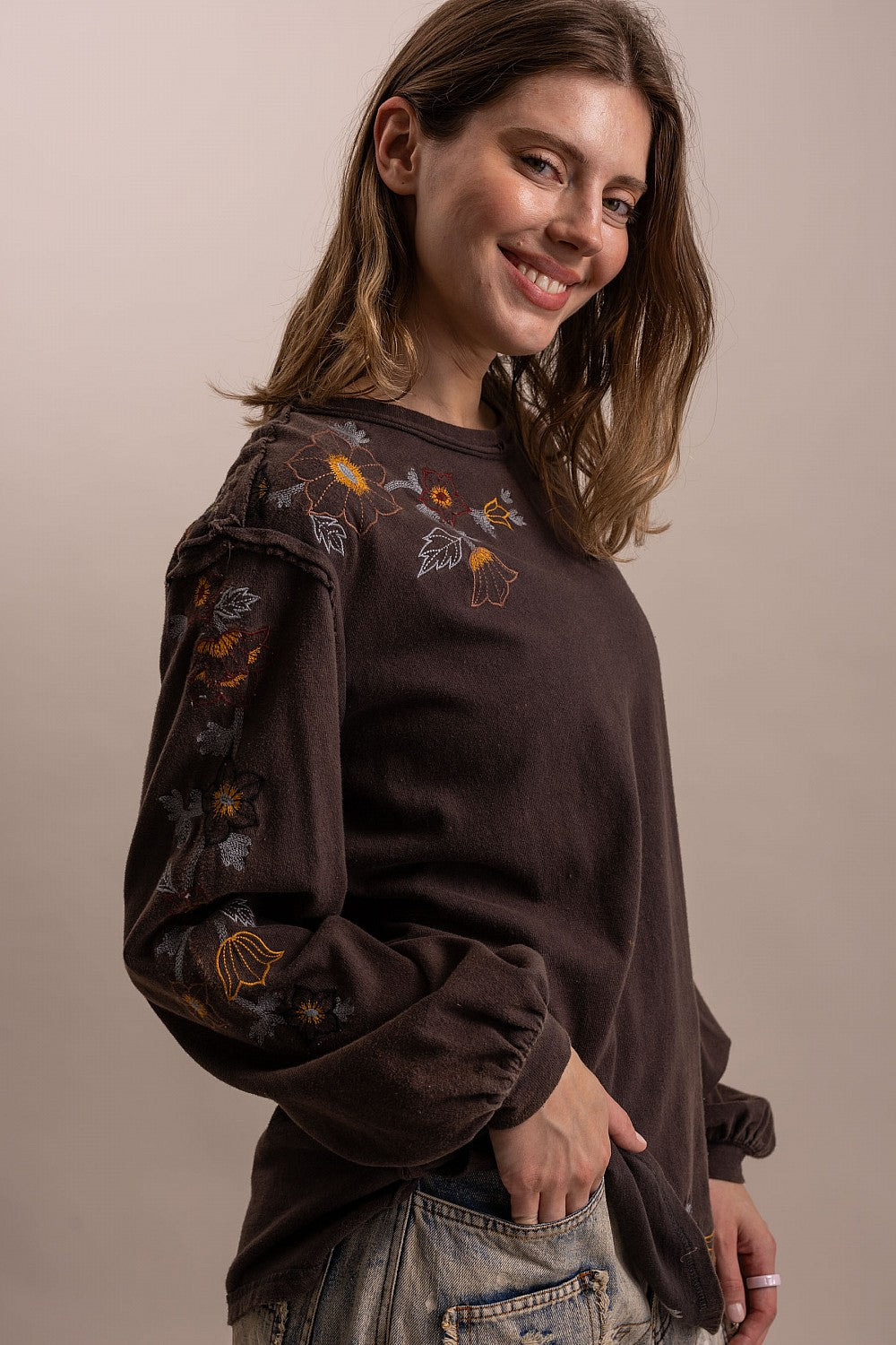 BLUEVELVET Floral Embroidered Sweatshirt
