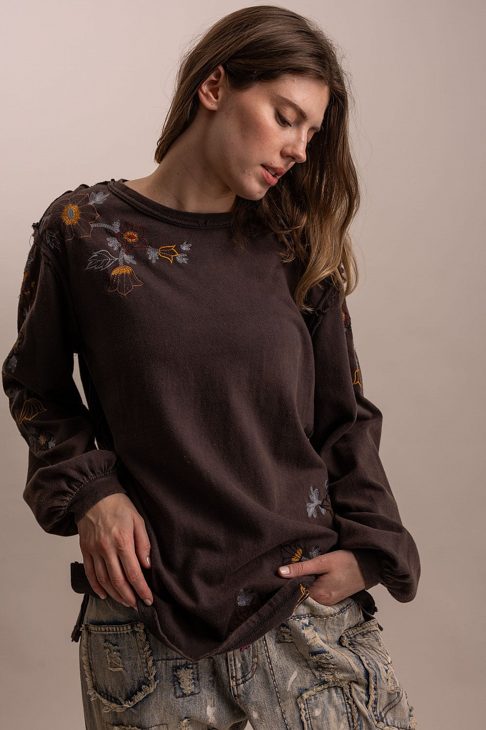 BLUEVELVET Floral Embroidered Sweatshirt