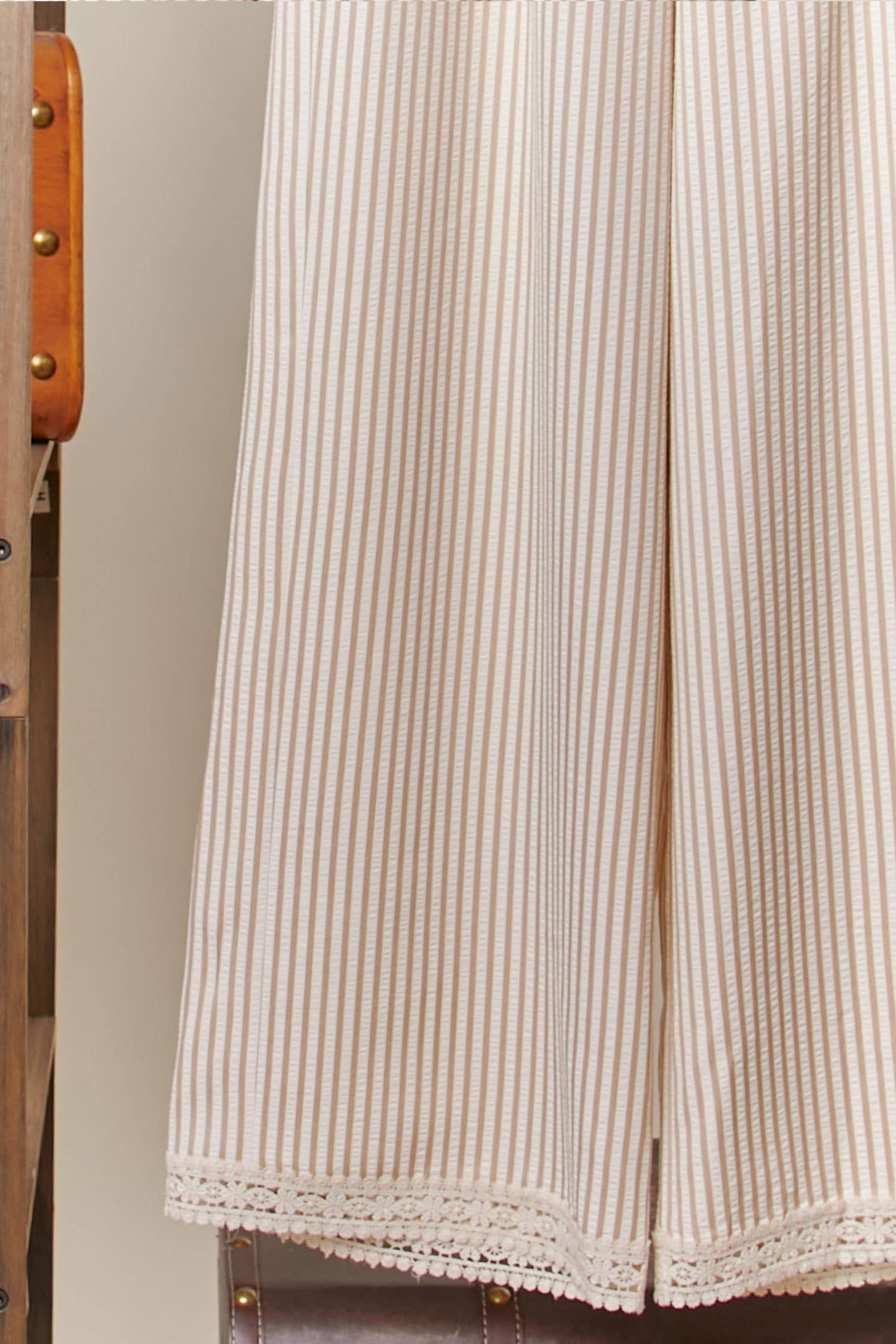 Striped Wide-Leg Pants with Lace Hem Mello.