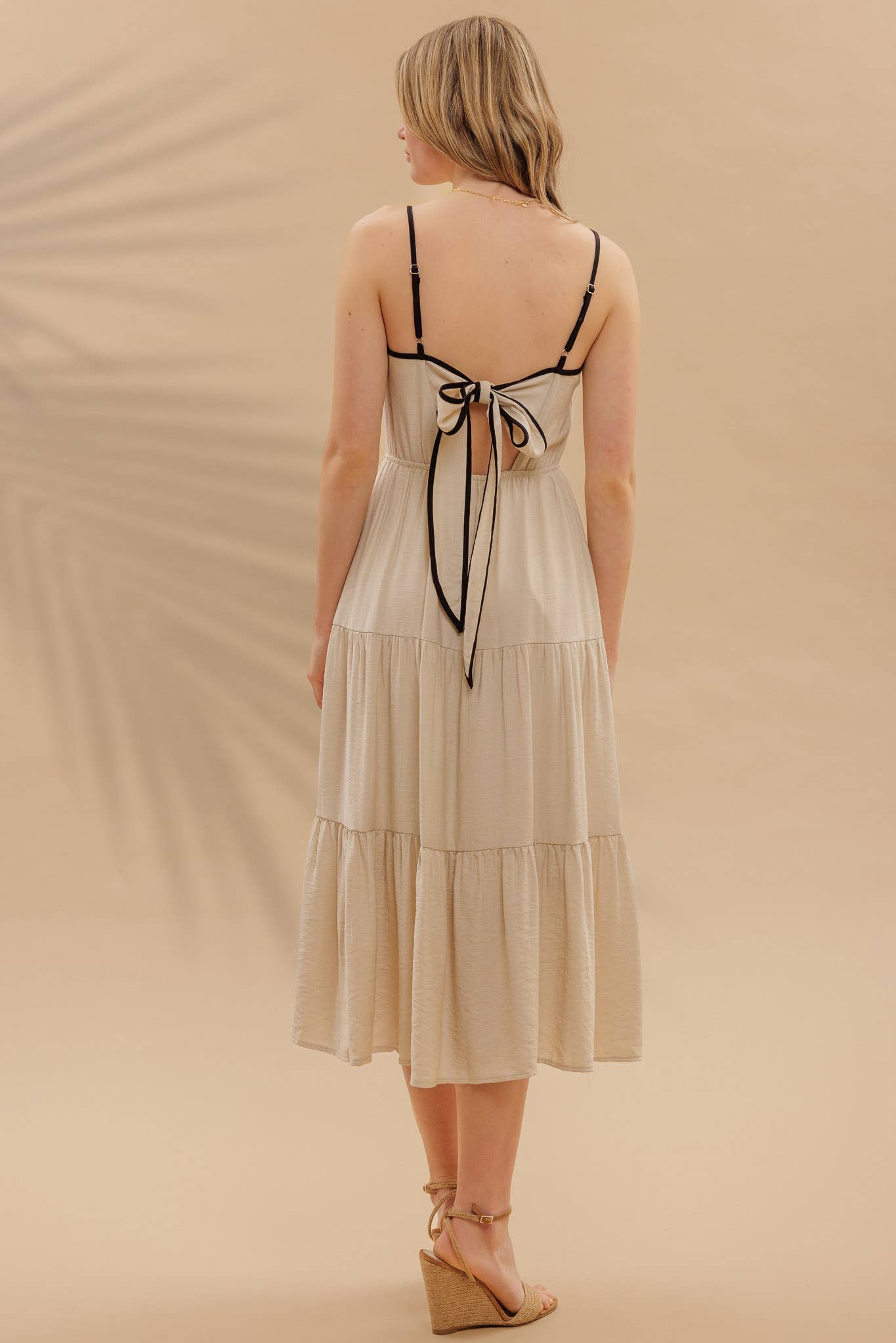 CONTRAST TRIM BACK TIE TIERED MIDI DRESS Blu Pepper