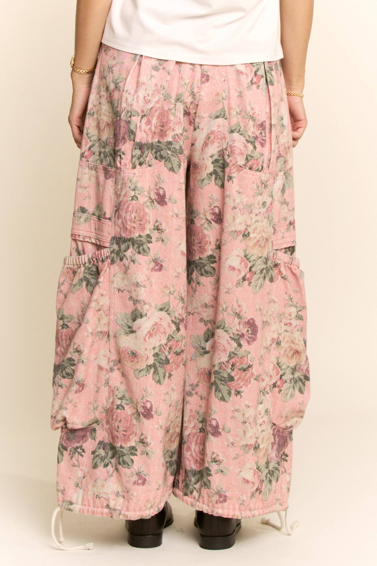 FLOWER PRINTED DENIM WAIST DROPPED POCKETS PANT