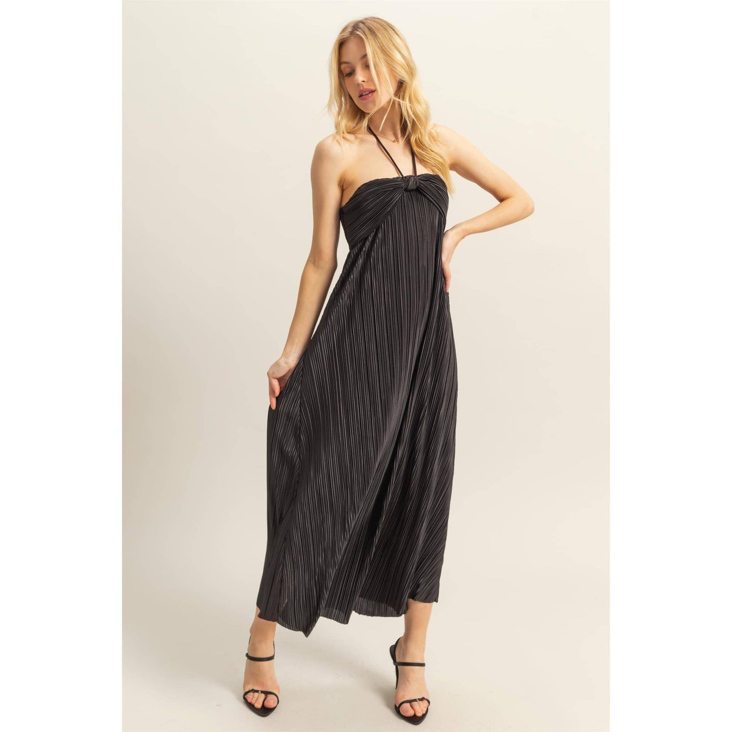 VERY J - Plisse Halter Neck Flowy Maxi Dress
