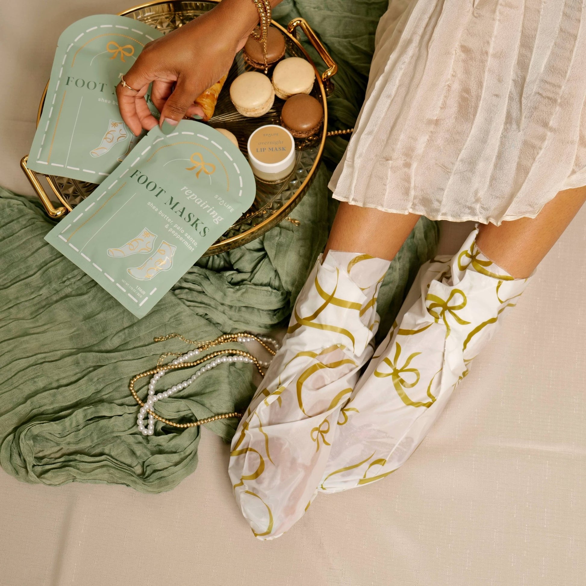 Christmas Holiday Foot Mask with Palo Santo & Peppermint 2ct - 926 West