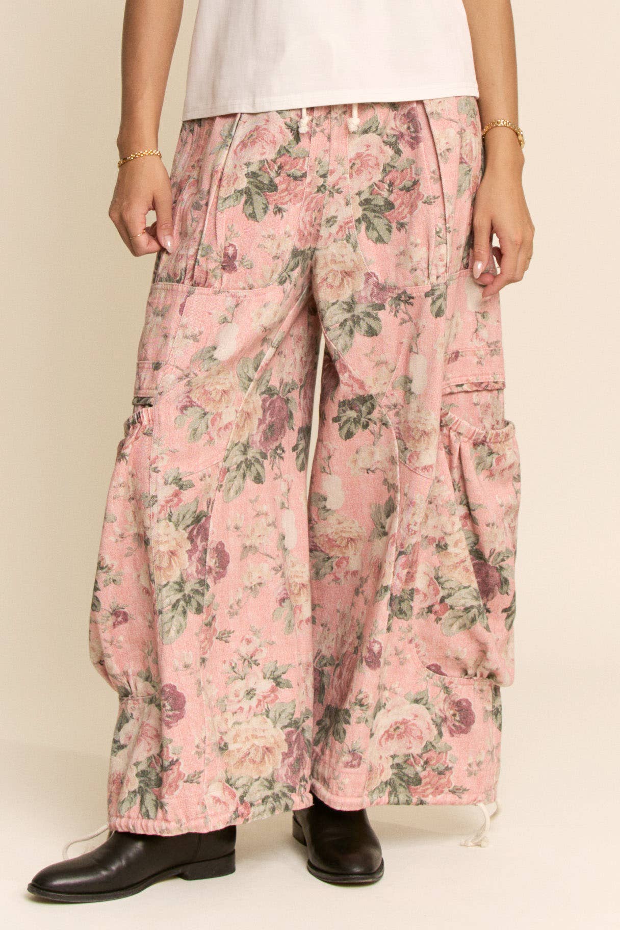 FLOWER PRINTED DENIM WAIST DROPPED POCKETS PANT