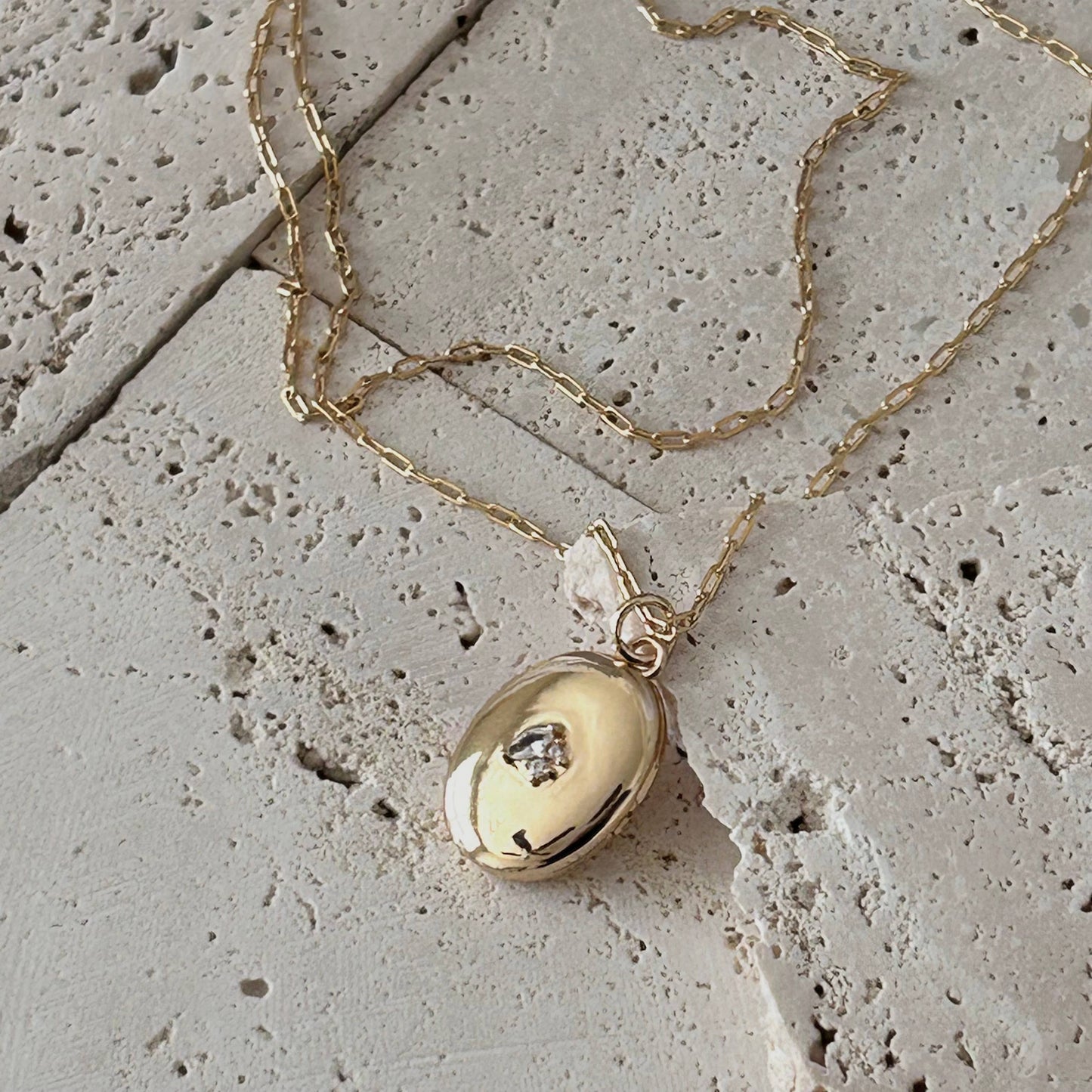 Oval Locket Pendant Necklace | 18K Gold Filled Paperclip Chain