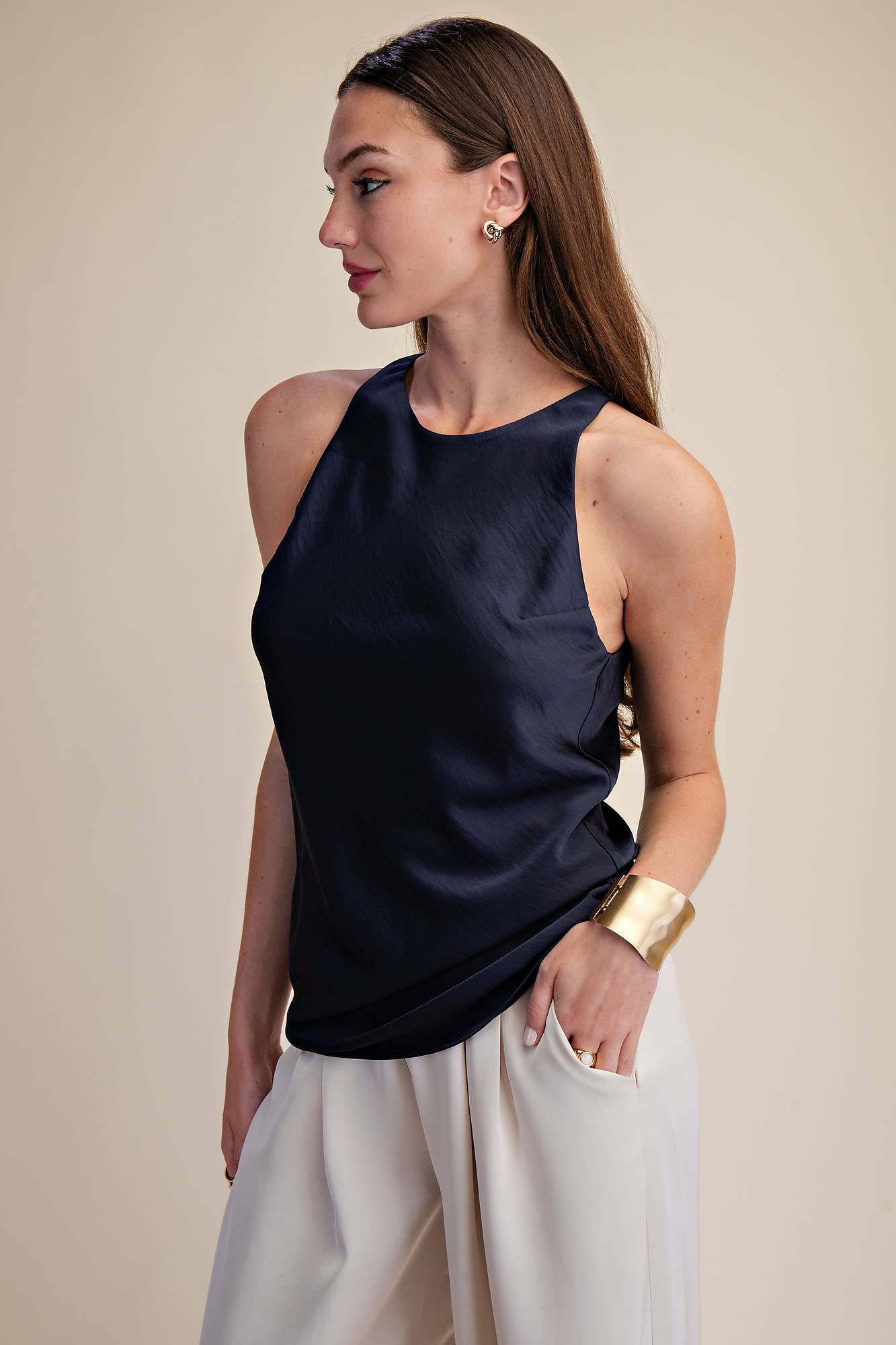 GLAM - Round-Neck Sleeveless Minimalist Top
