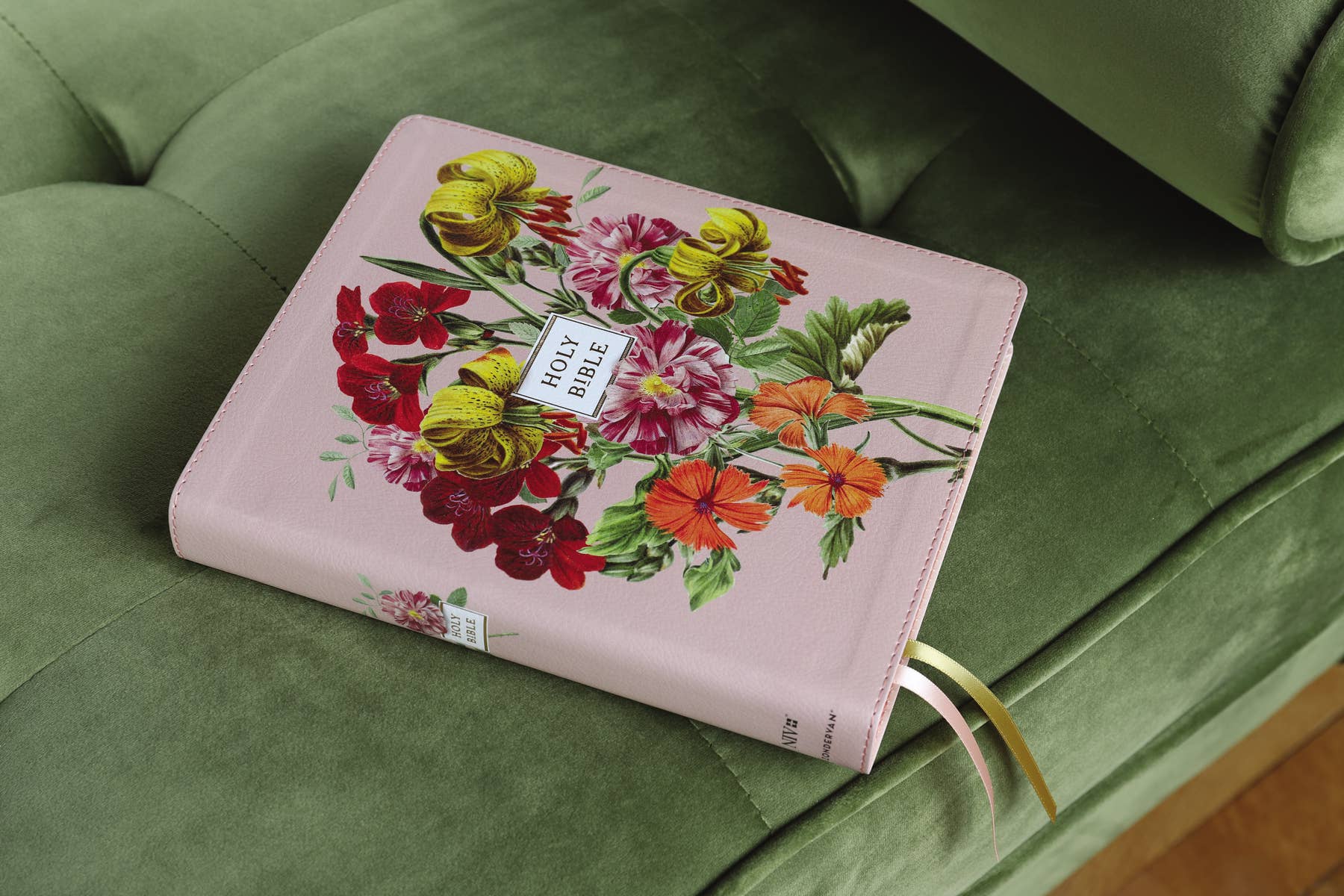 NIV Artisan Collection Bible Leathersoft Blush Floral - 926 West