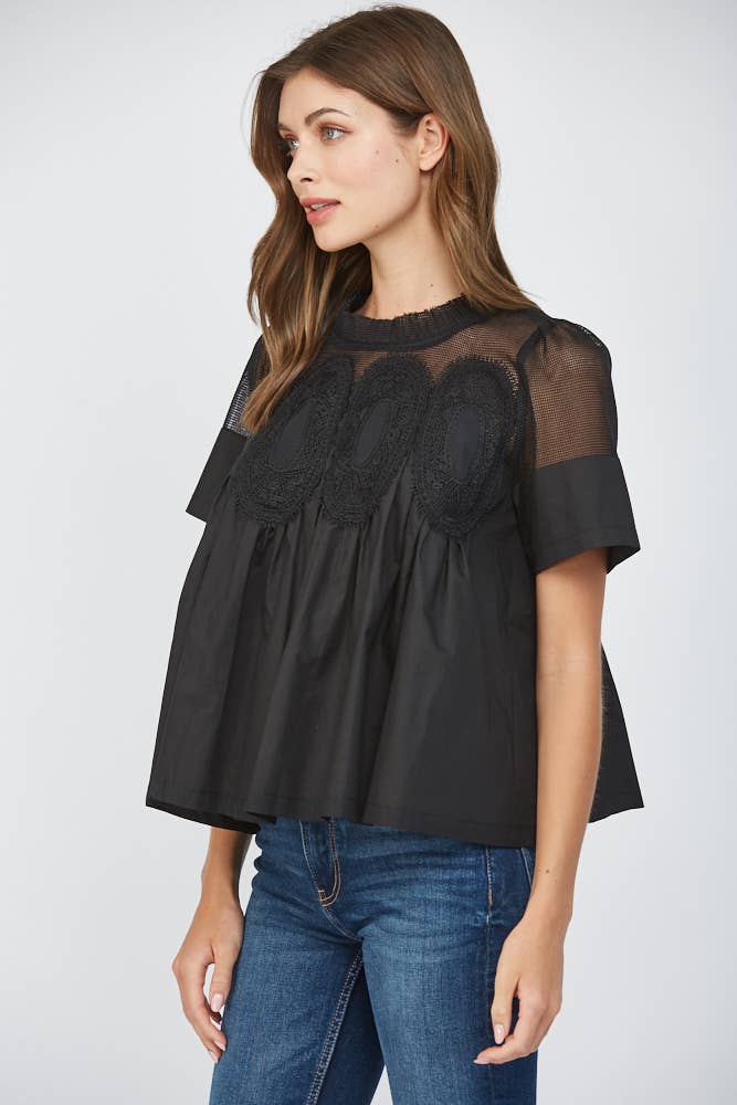 MESH COMBINED TOP WITH APPLIQUE