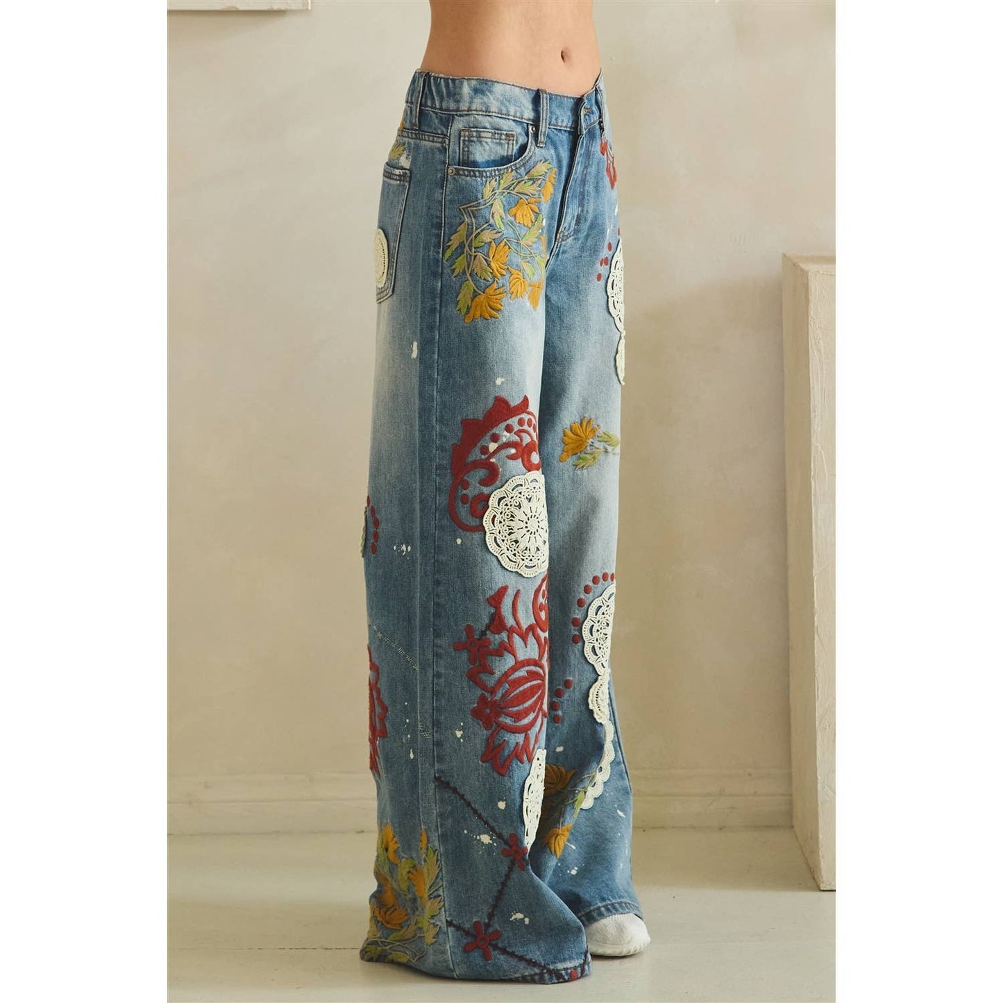 Oli & Hail - WASHED EMBROIDERY WIDE LEG DENIM PANTS