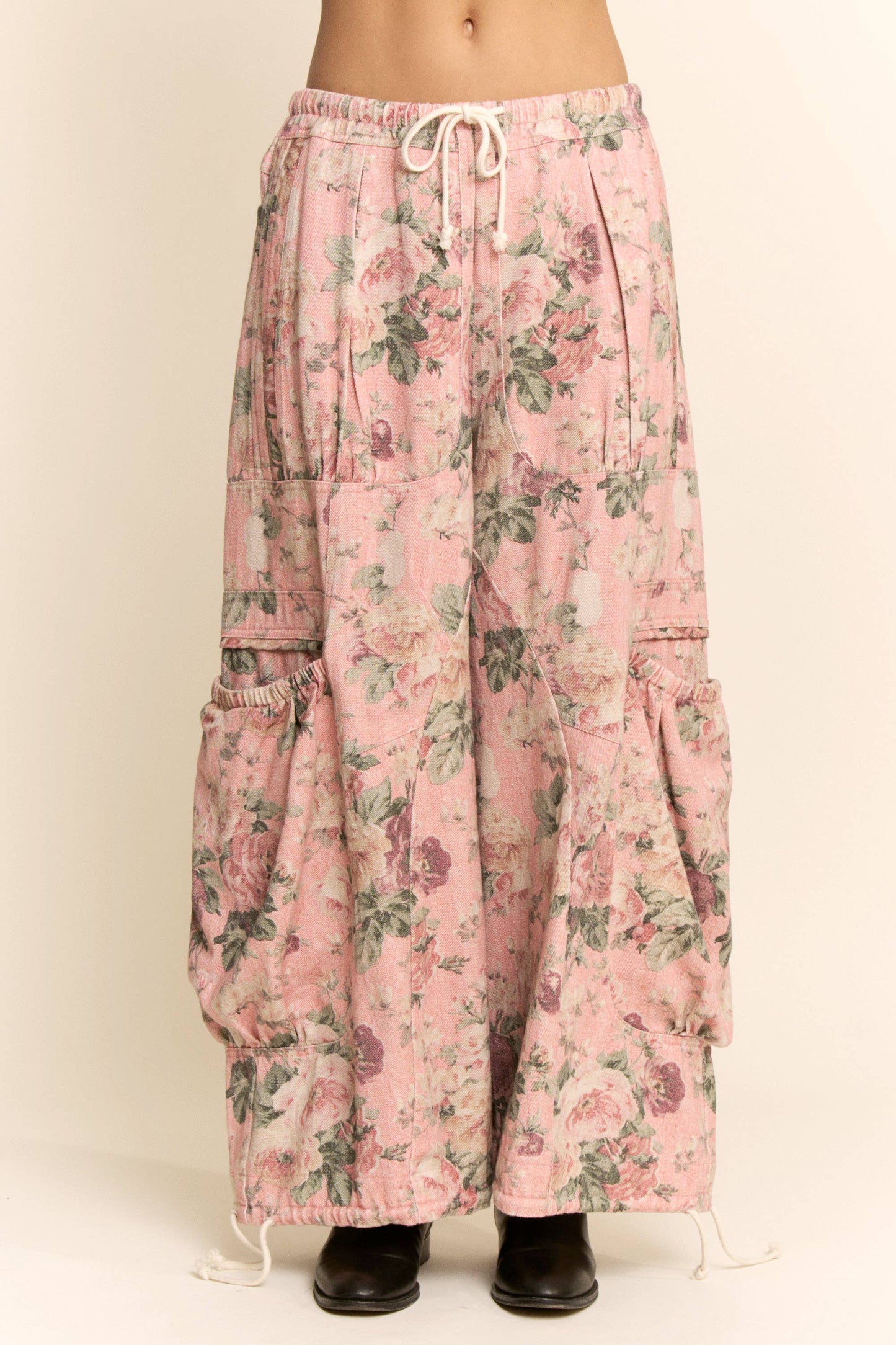 FLOWER PRINTED DENIM WAIST DROPPED POCKETS PANT