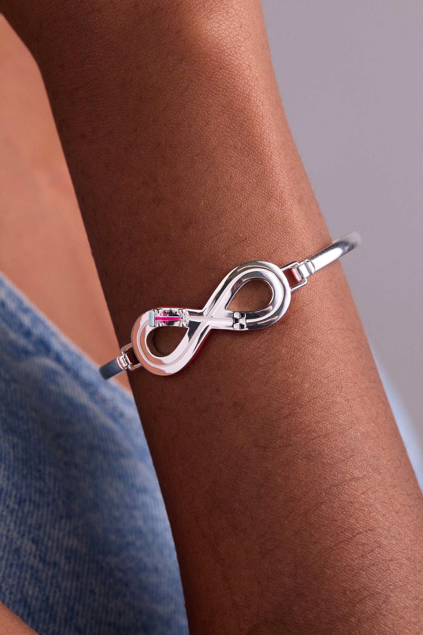 ALEX + ANI - Hot Wheels™ Figure 8 Racecar Tension Bangle