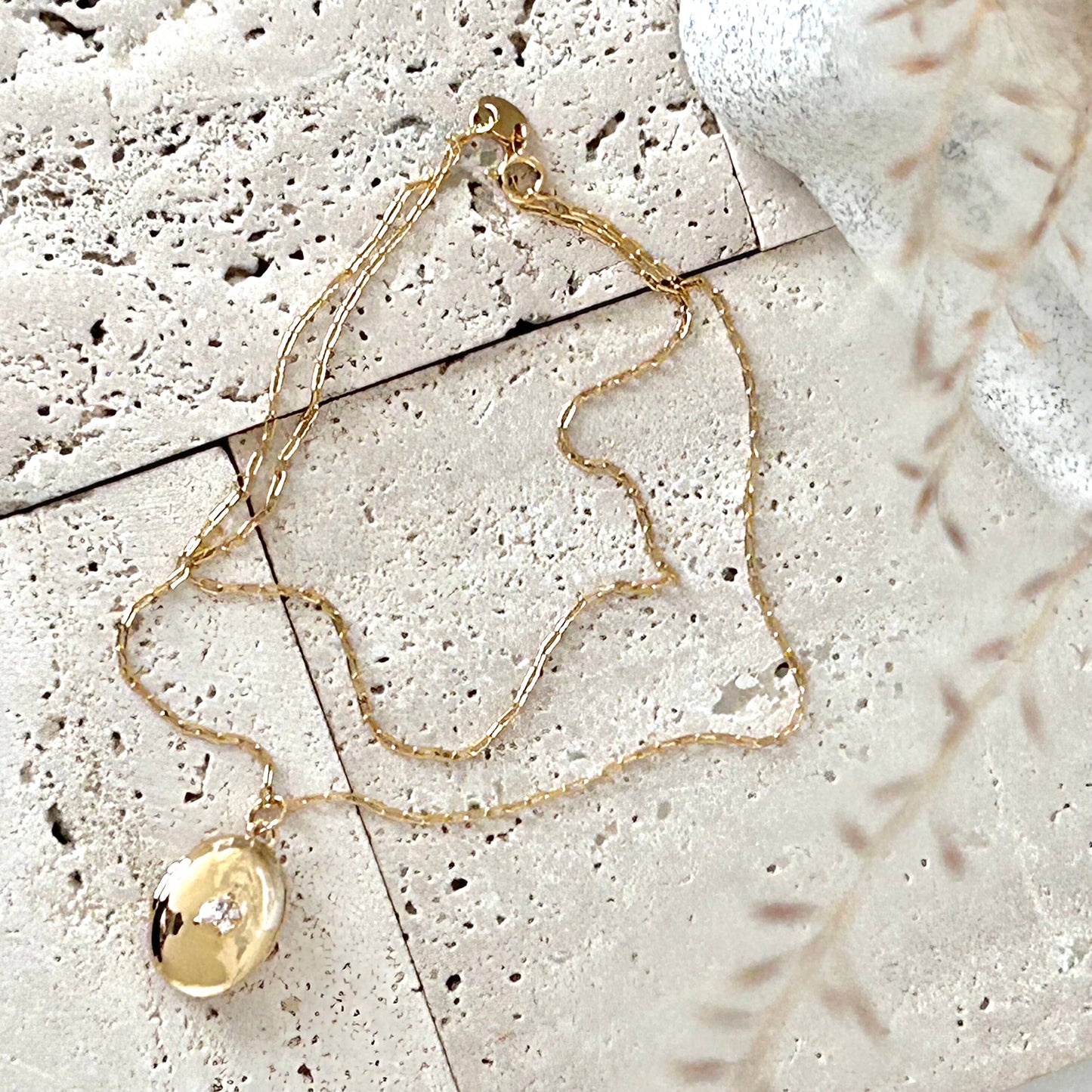 Oval Locket Pendant Necklace | 18K Gold Filled Paperclip Chain