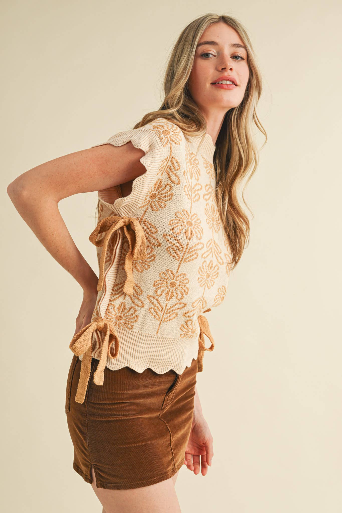 MOCK NECK FLORAL SWEATER VEST - 926 West