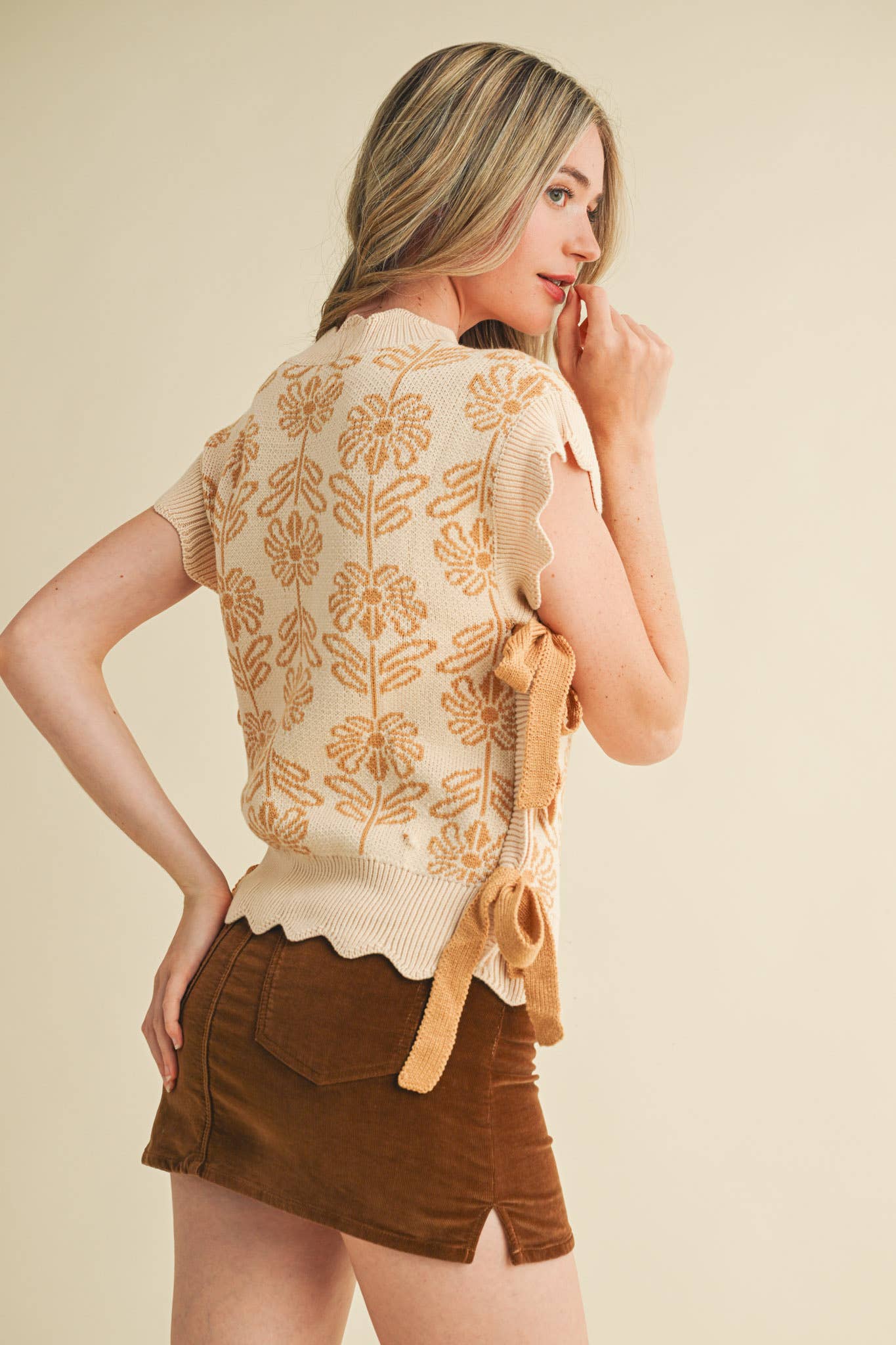 MOCK NECK FLORAL SWEATER VEST - 926 West